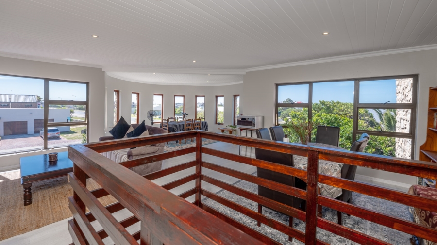 9 Bedroom Property for Sale in Struisbaai Western Cape